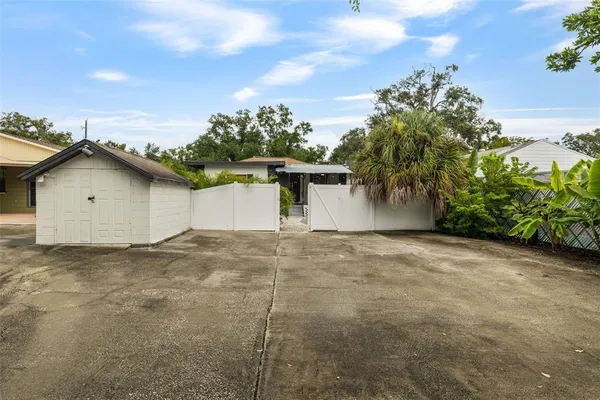 $3,200 | 1411 East Henry Avenue, Tampa, FL 33604