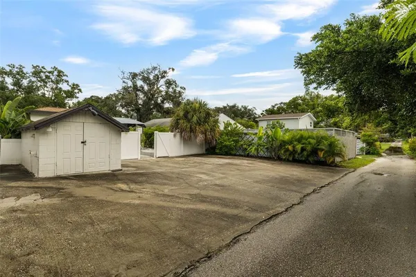 $3,200 | 1411 East Henry Avenue, Tampa, FL 33604