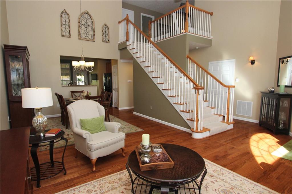 Beautiful, open floor plan with vaulted ceilings in great room