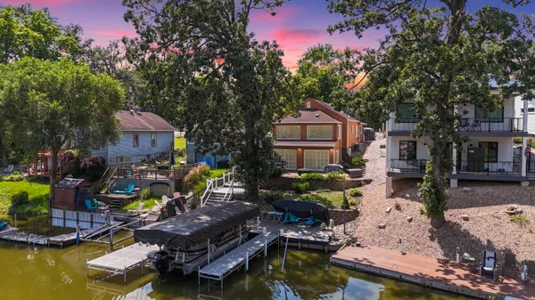 $630,000 | 629 South Lakeview Drive, Lowell, IN 46356