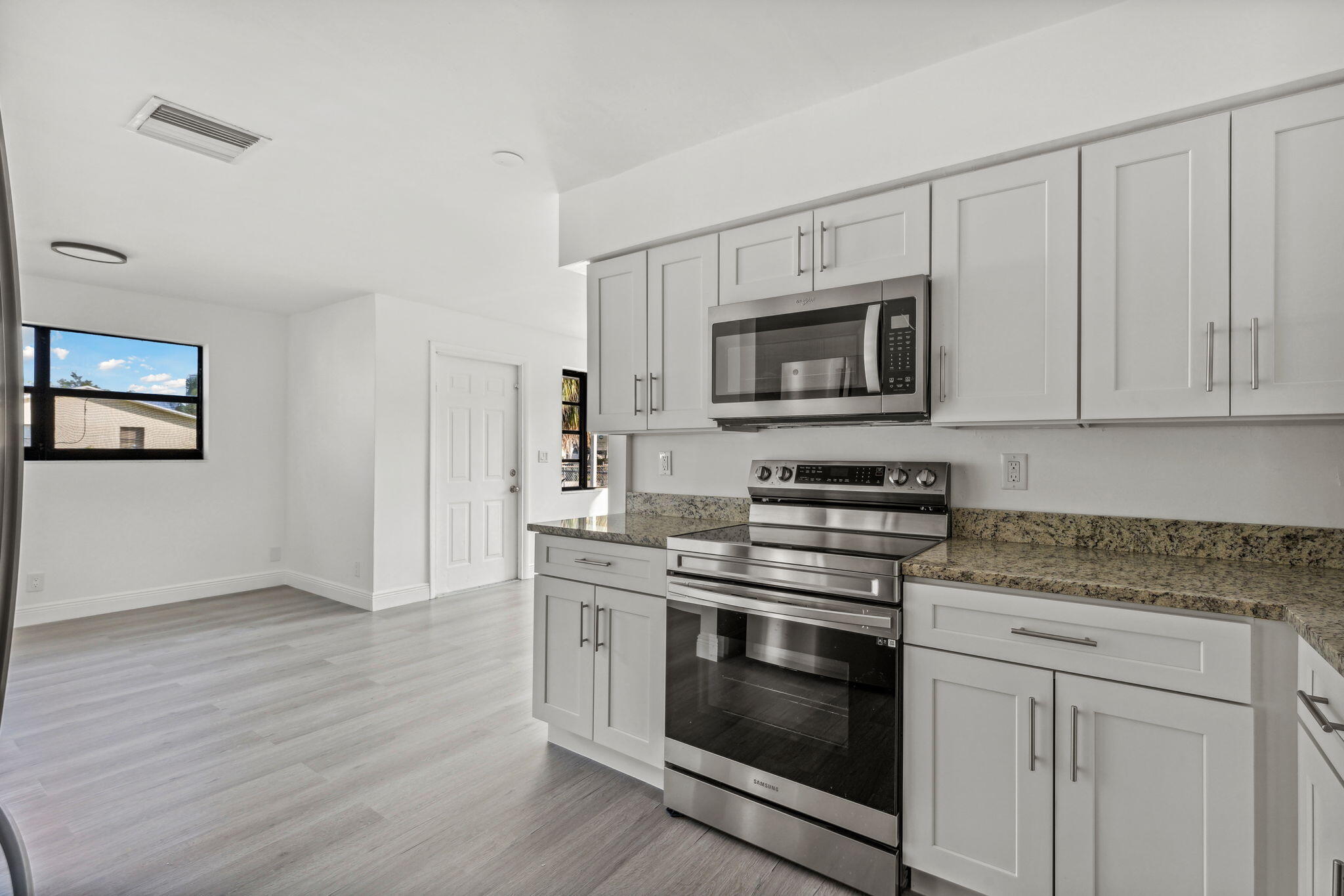 230 Southwest 13th Avenue Delray Beach, FL 33444 - Photo 3 of 15 14-web-or-mls-DSC01153