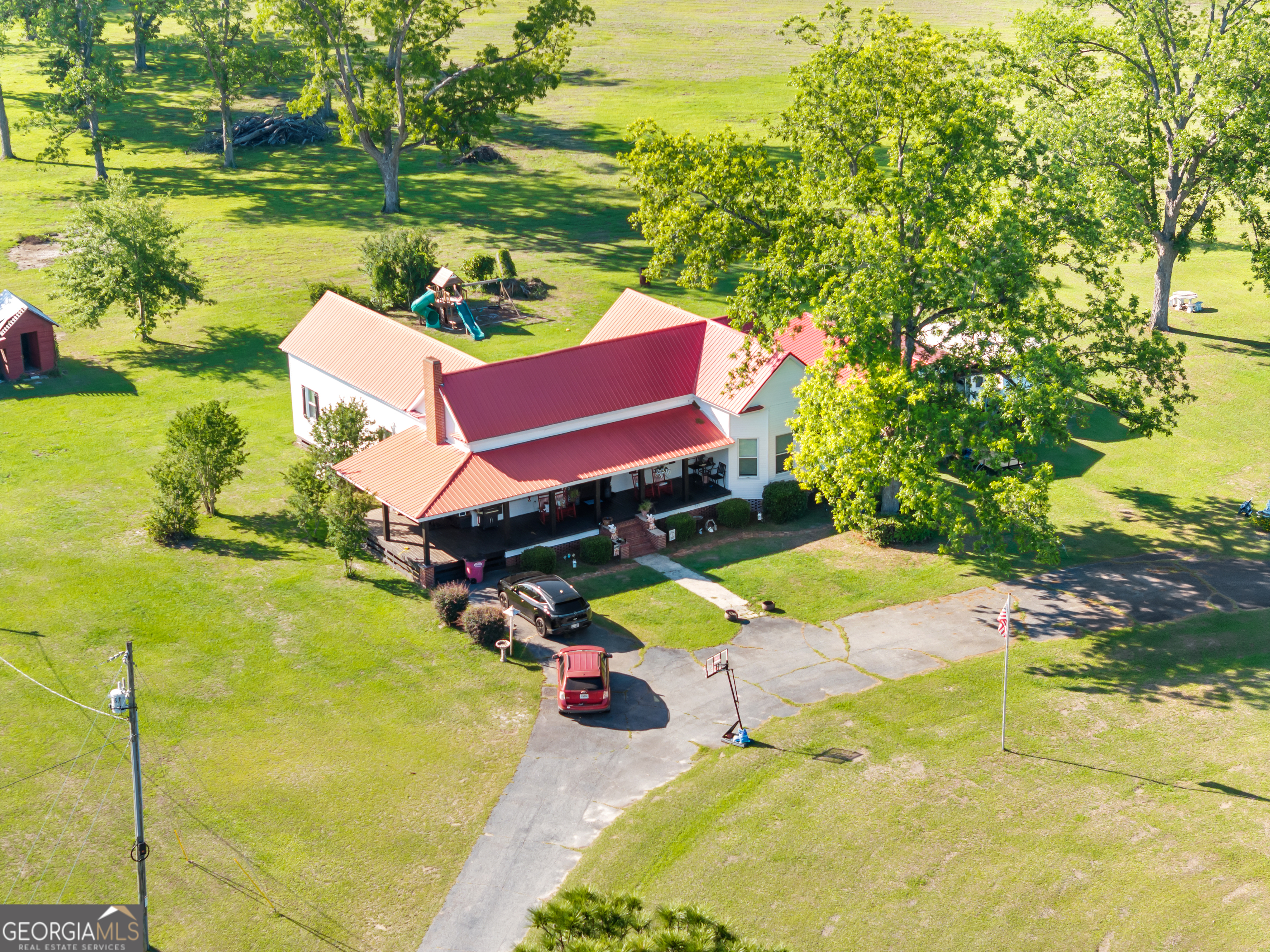 5065 10 Mile Road Baxley, GA 31513 - Photo 53 of 70 a view of a swimming pool with a yard