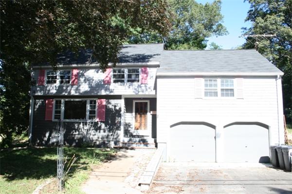 25 Thomas Road Lynnfield, MA 01940 - Photo 1 of 3 a side view of a house with garden