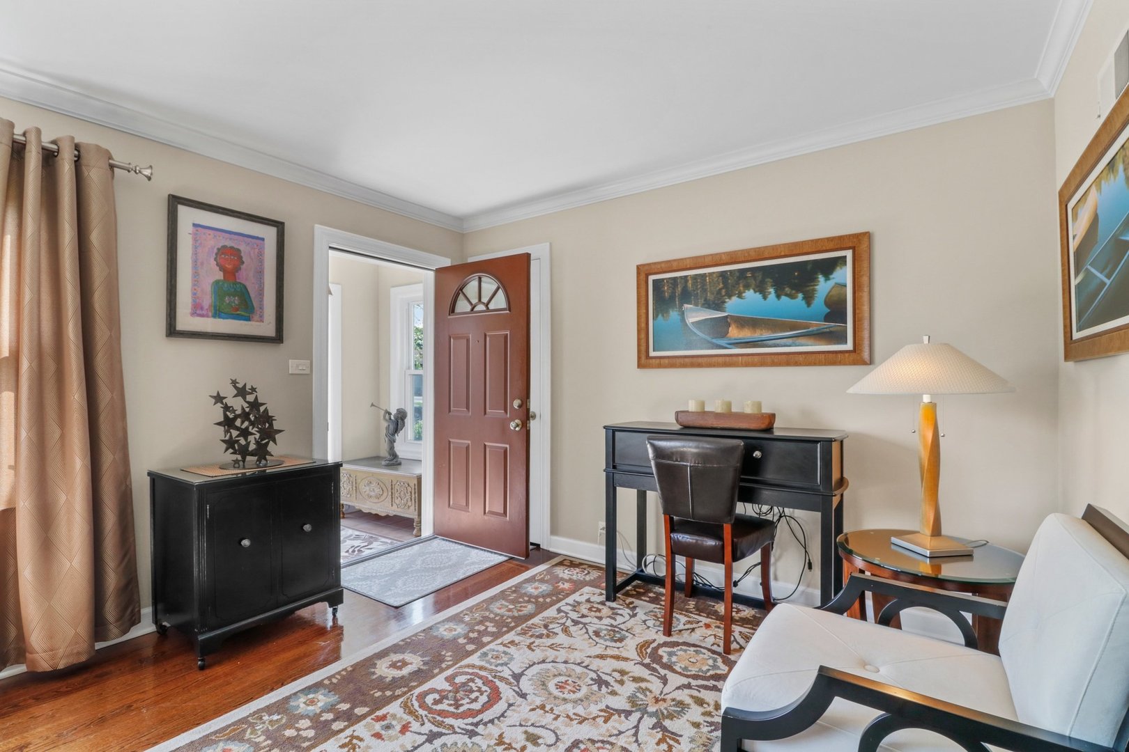 10930 Oak Avenue Chicago Ridge, IL 60415 - Photo 4 of 20 a living room with furniture and wooden floor