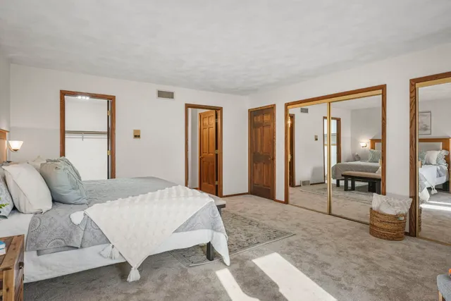 $1,200,000 | 3723 Meadowbrooke Circle, Windsor, WI 53590