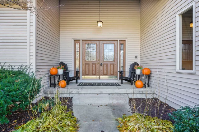 $1,200,000 | 3723 Meadowbrooke Circle, Windsor, WI 53590