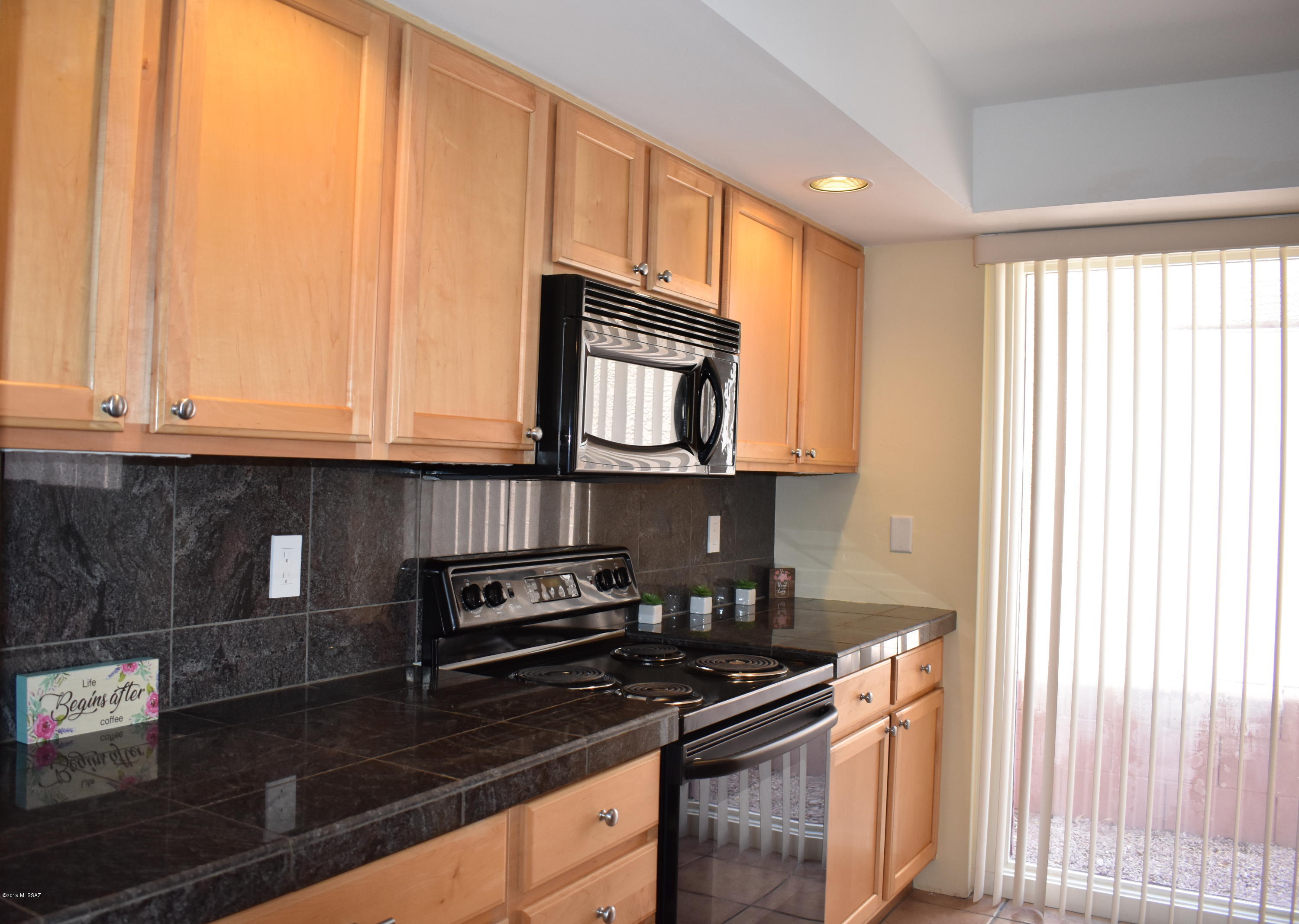 136 South Shadow Creek Place Tucson, AZ 85748 - Photo 6 of 33