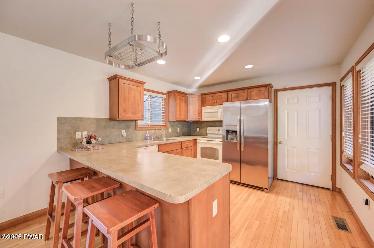 2124 Oaktree Lane Bushkill, PA 18324 - Photo 4 of 53