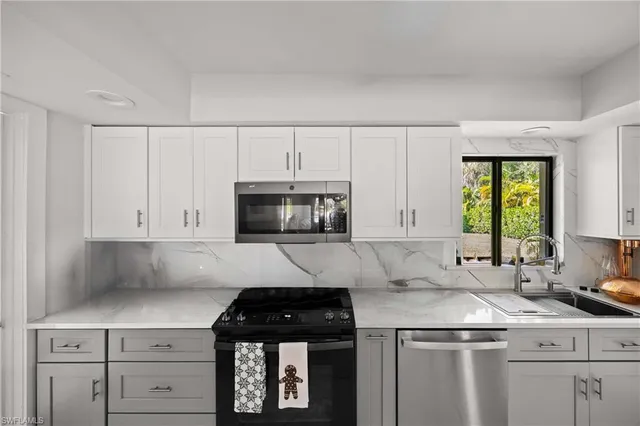 $12,500 | 1890 Oakes Boulevard, Unit SE, Naples, FL 34119