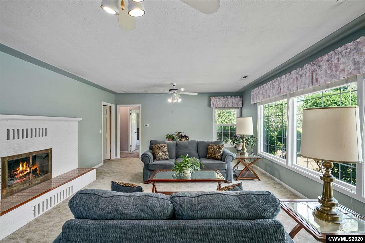 649 West Hayter Dallas, OR 97338 - Photo 10 of 42