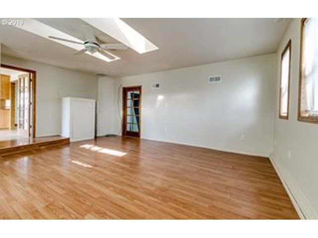 85861 Bailey Hill Road Eugene, OR 97405 - Photo 11 of 17 Gallery Image 11