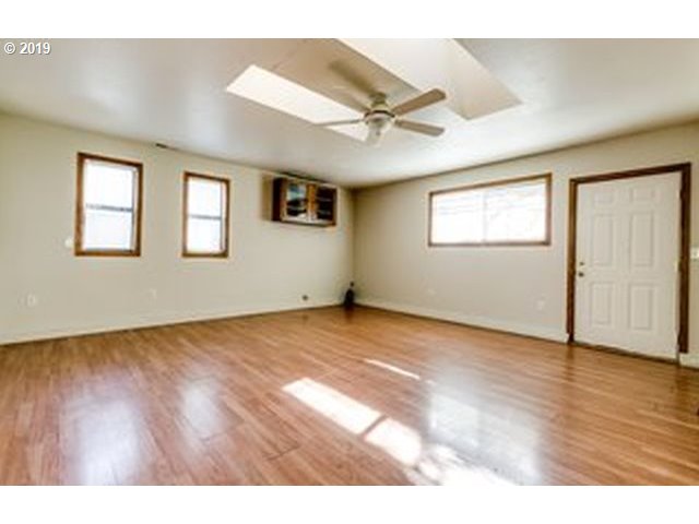 85861 Bailey Hill Road Eugene, OR 97405 - Photo 12 of 17 Gallery Image 12