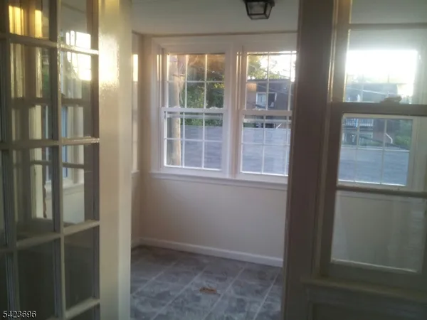 $3,375 | 33 Hillside Avenue, Unit 2, Montclair, NJ 07042