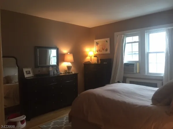 $3,375 | 33 Hillside Avenue, Unit 2, Montclair, NJ 07042