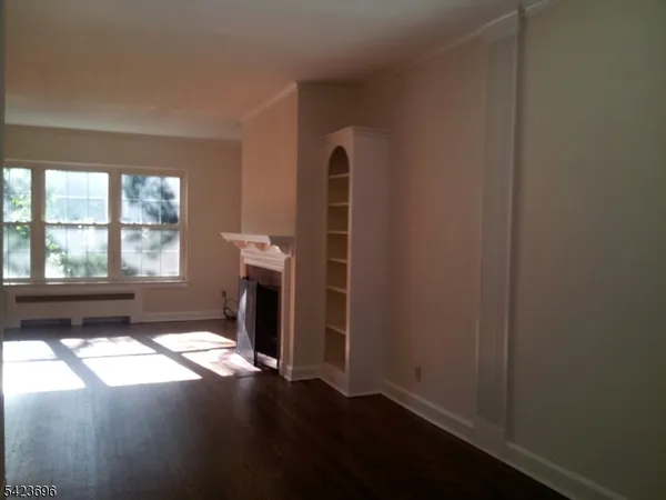 $3,375 | 33 Hillside Avenue, Unit 2, Montclair, NJ 07042