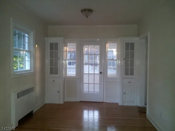 $3,375 | 33 Hillside Avenue, Unit 2, Montclair, NJ 07042