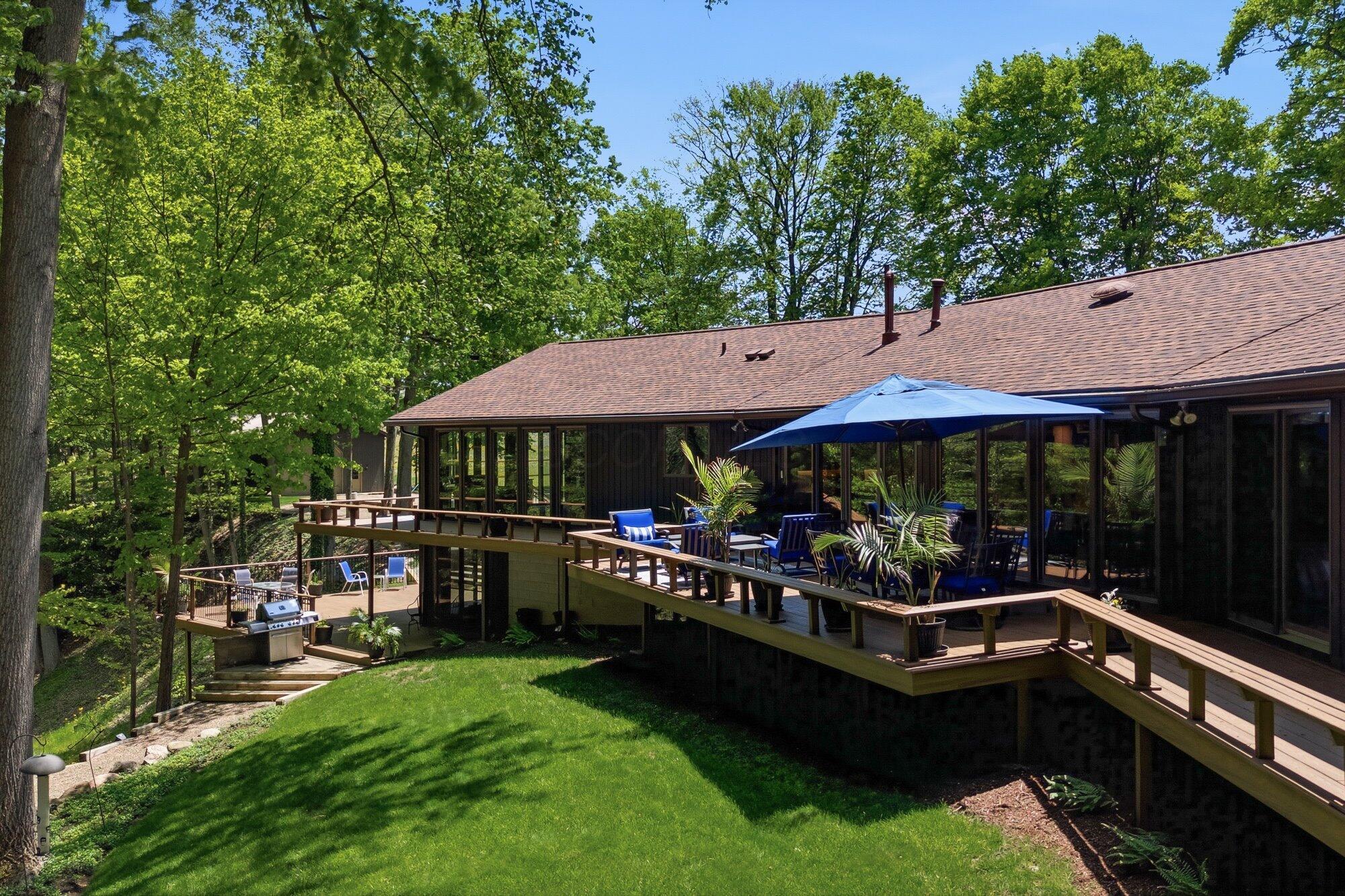 1833 East Hanley Road Mansfield, OH 44903 - Photo 8 of 94 67-aer-house-deck-3