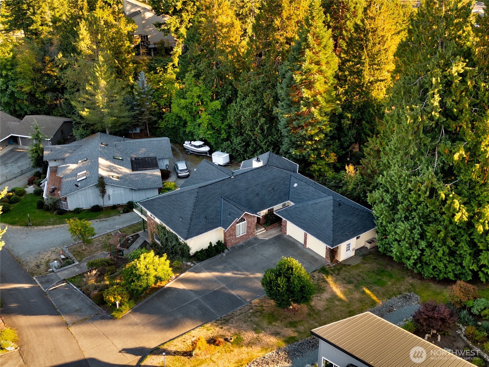 an aerial view of a house with yard swimming pool and outdoor seating
