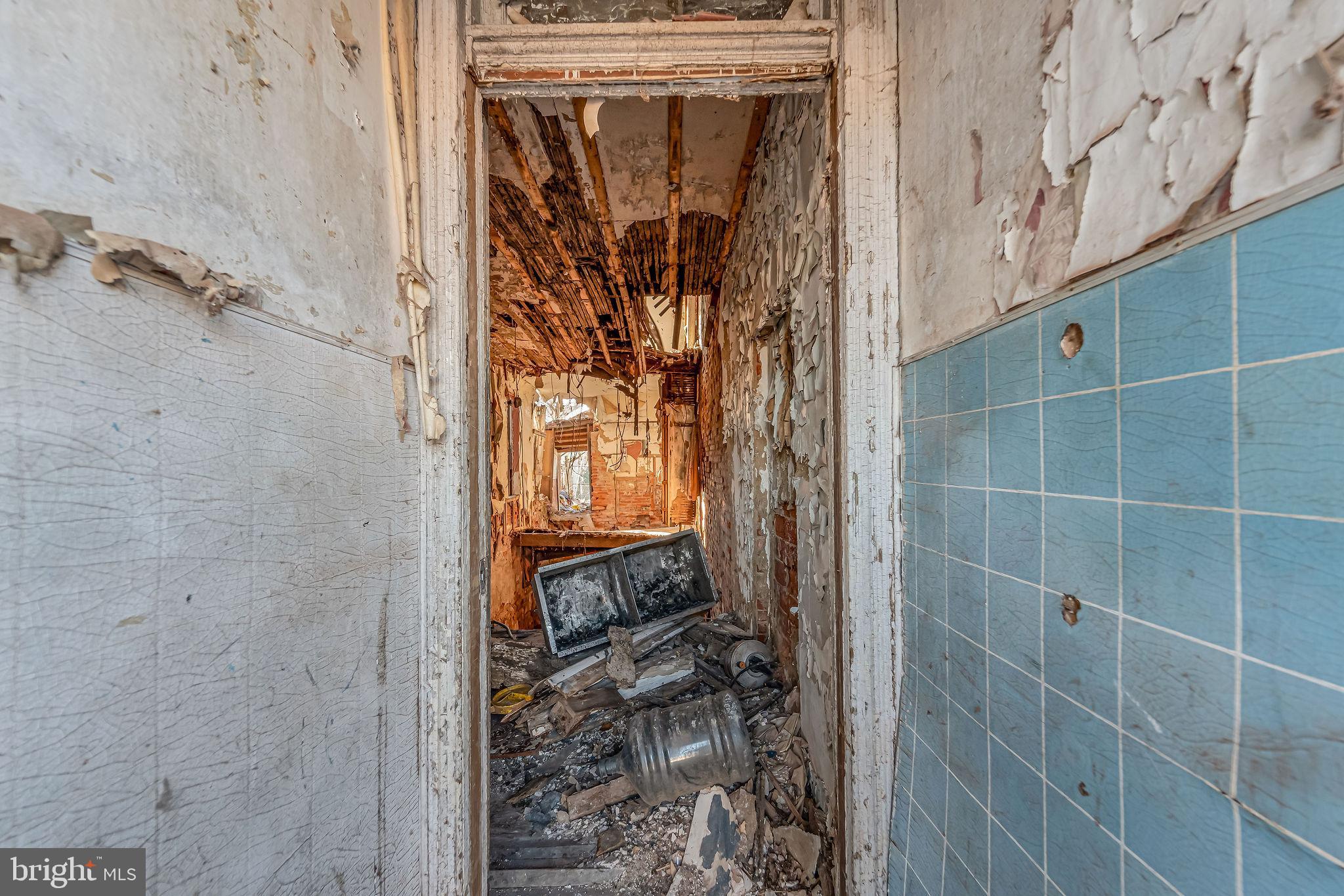 542 York Street Camden, NJ 08102 - Photo 3 of 11 a bathroom with a shower