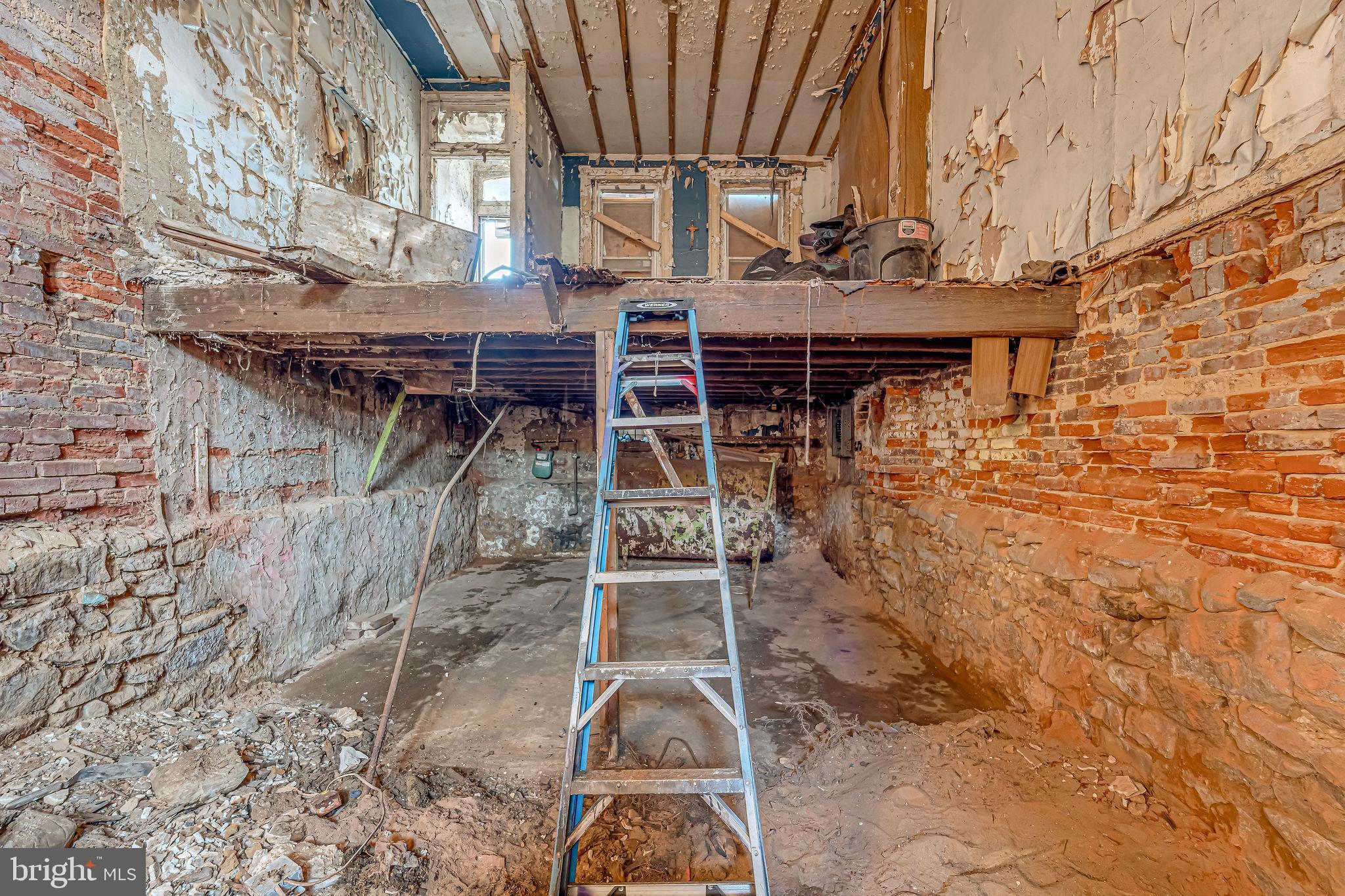 542 York Street Camden, NJ 08102 - Photo 7 of 11 a view of a chairs with table and chairs