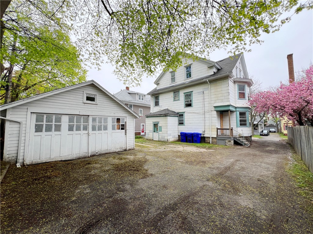 39 Augustine Street Rochester, NY 14613 - Photo 3 of 50