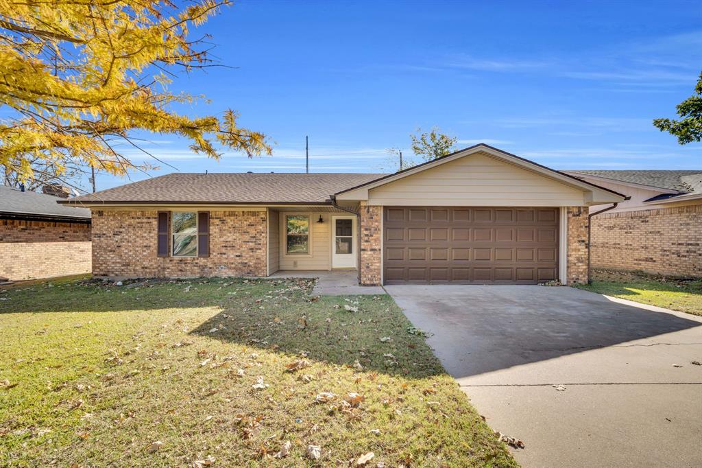 221 North Edgefield Road Waxahachie, TX 75165 - Photo 1 of 27 a front view of a house with a garden and yard