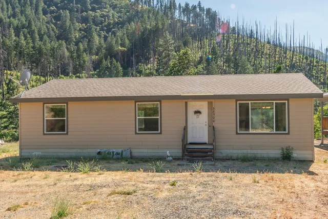 a view of house with a outdoor space