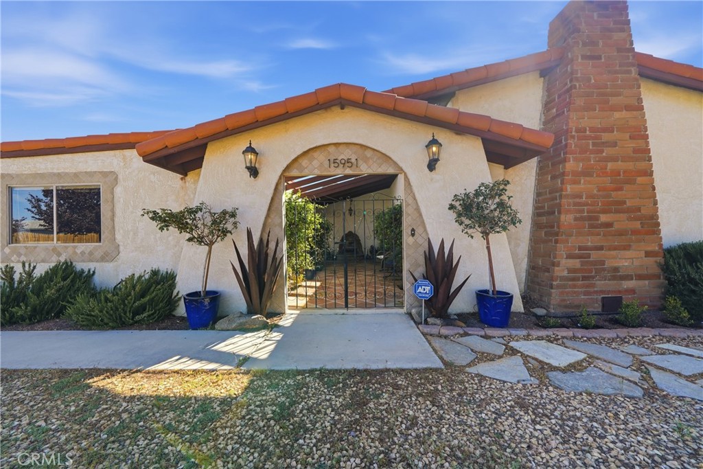 15951 St Timothy Road Apple Valley, CA 92307 - Photo 4 of 31