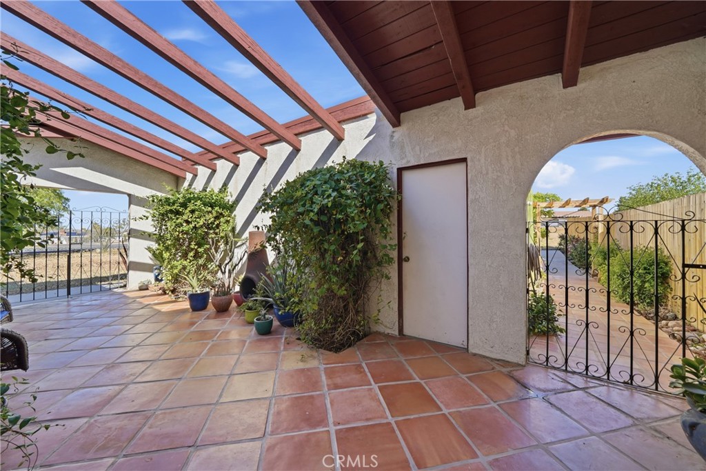 15951 St Timothy Road Apple Valley, CA 92307 - Photo 5 of 31