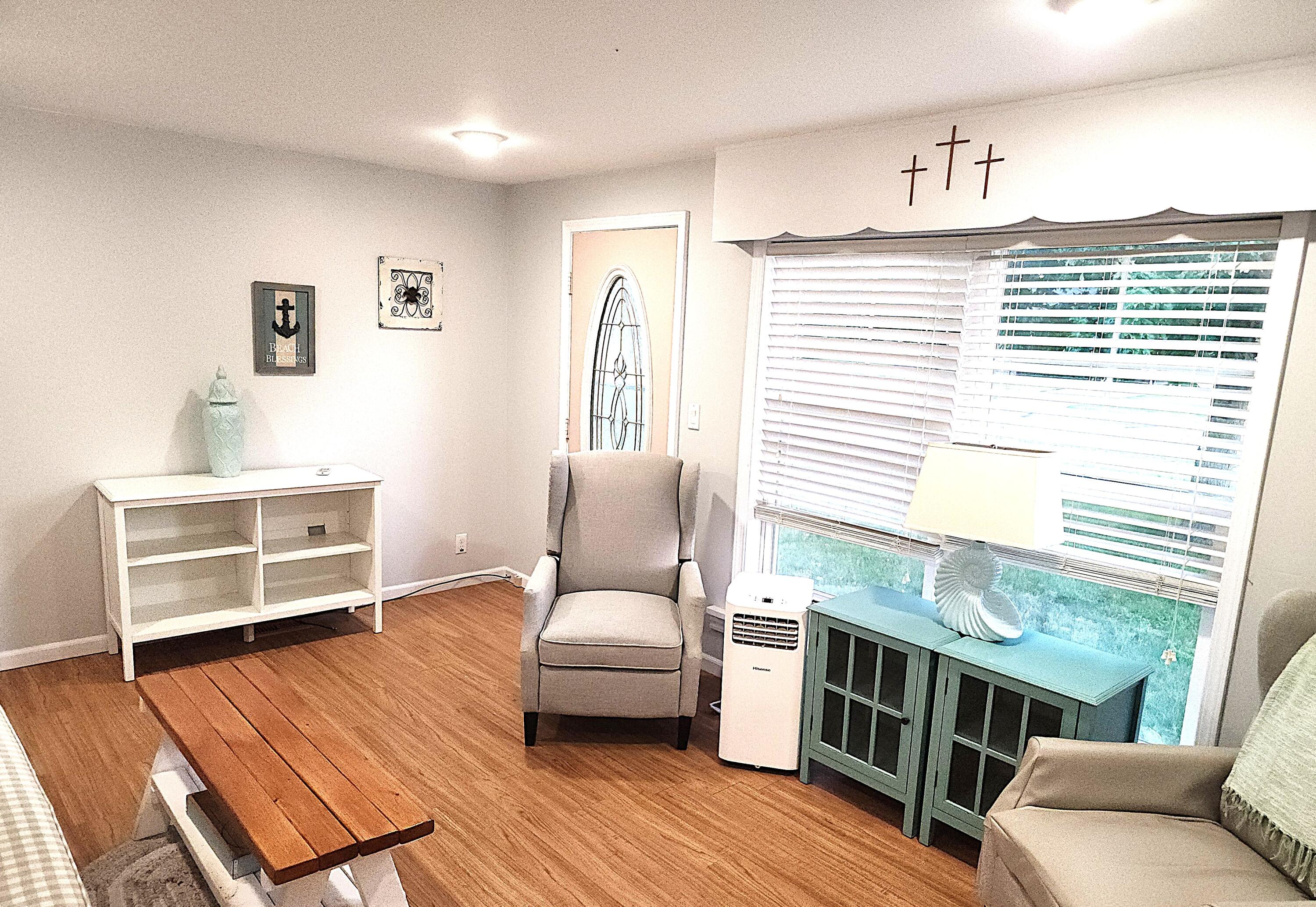 1150 Quarterline Road Muskegon, MI 49442 - Photo 9 of 20 Living Room