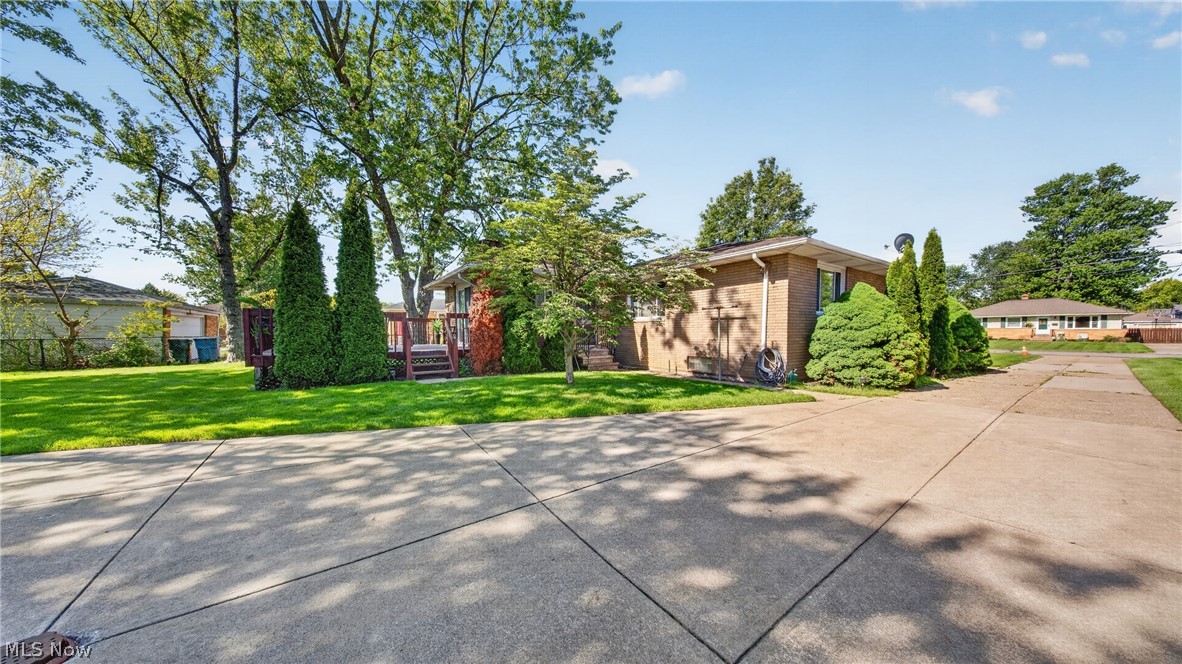 6649 Maplehurst Road North Olmsted, OH 44070 - Photo 45 of 47