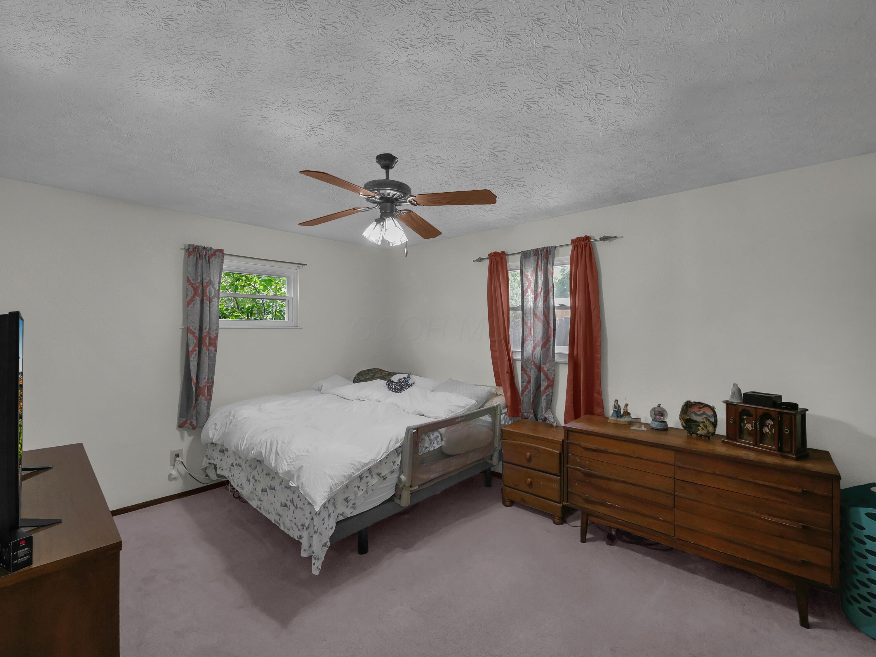 566 Deanna Stroll Road Heath, OH 43056 - Photo 17 of 31 Owners Bedroom