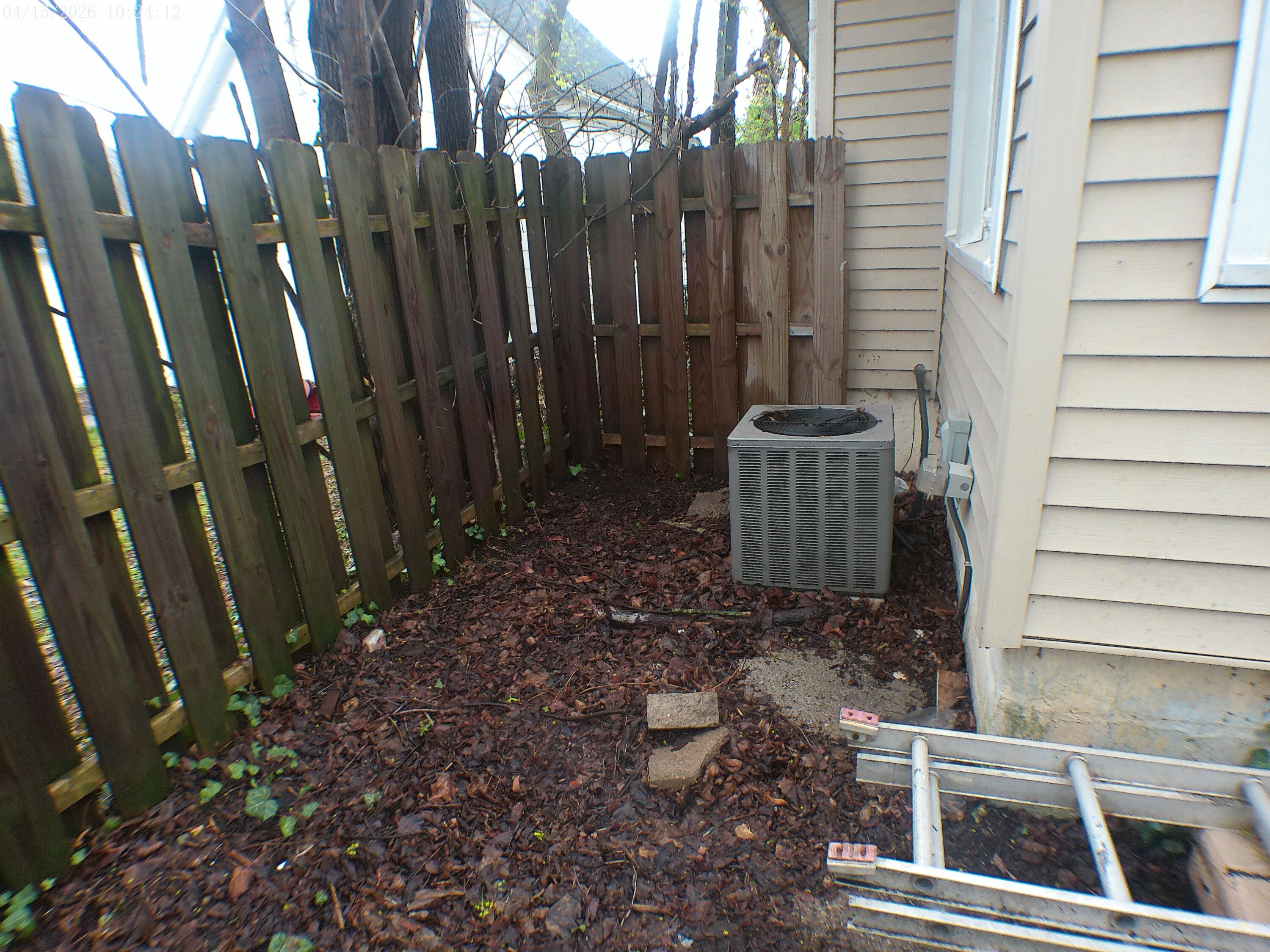 426 Madison Street Jackson, MI 49202 - Photo 2 of 3 Backyard space