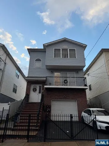 $2,400 | 59 Milford Avenue, Newark, NJ 07108