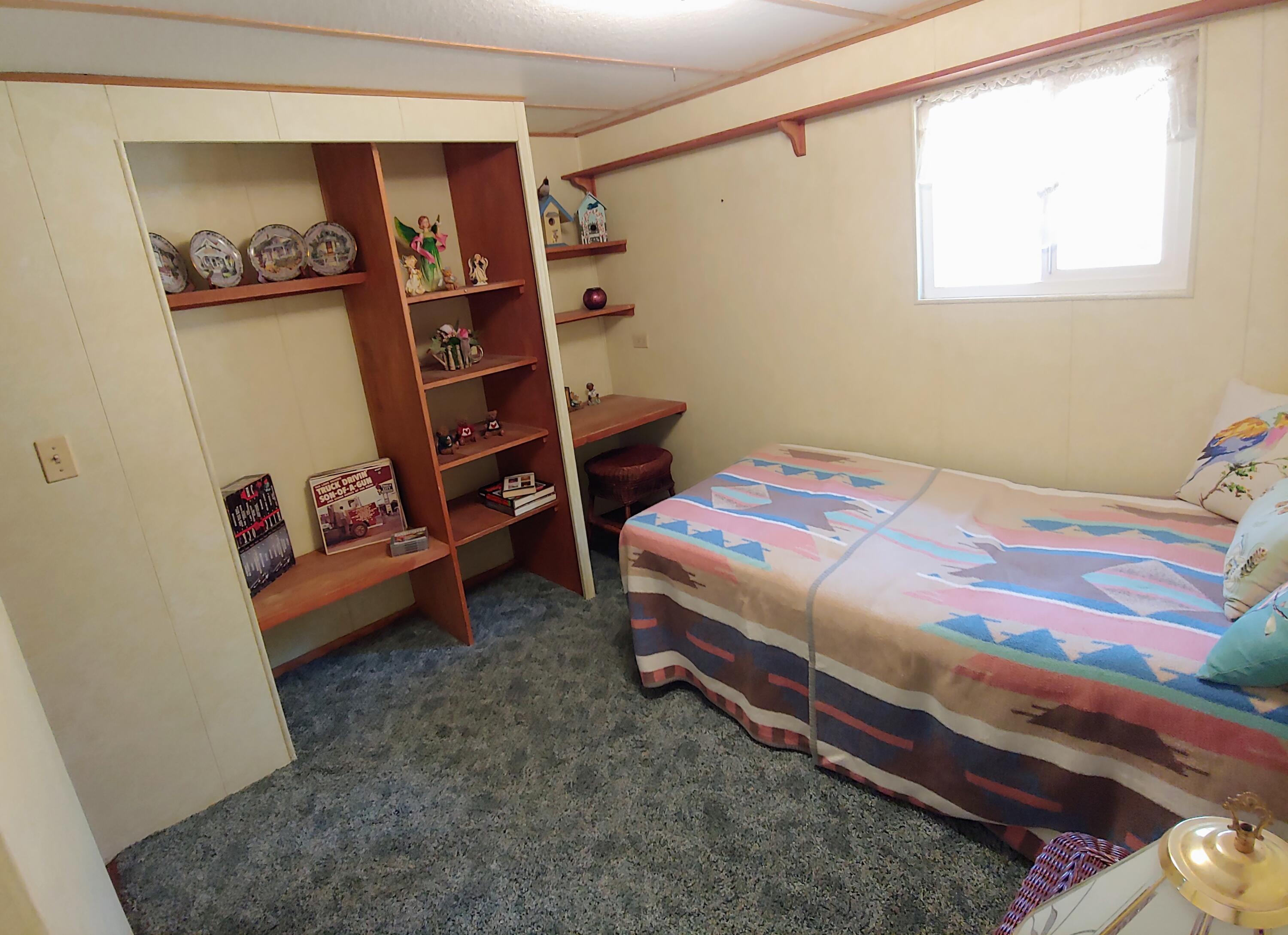 1380 Oxyoke Road Grants Pass, OR 97526 - Photo 10 of 18 Second bedroom