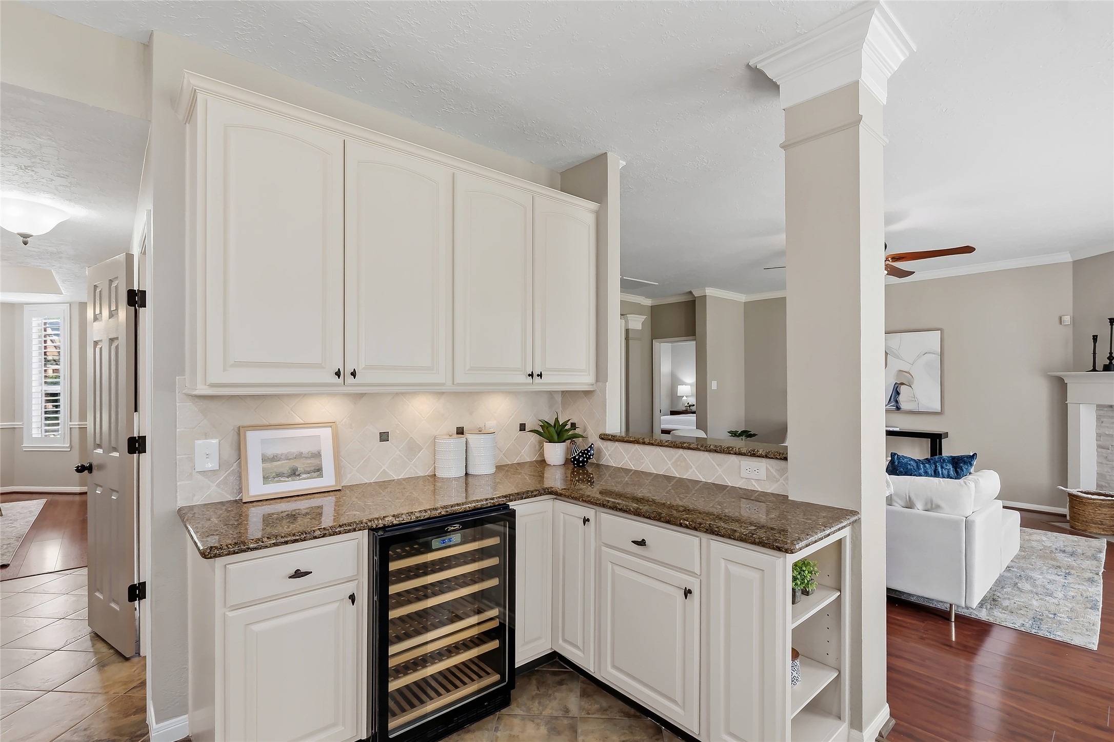 3335 Woods Edge Drive Spring, TX 77388 - Photo 19 of 47 Bar with wine cooler