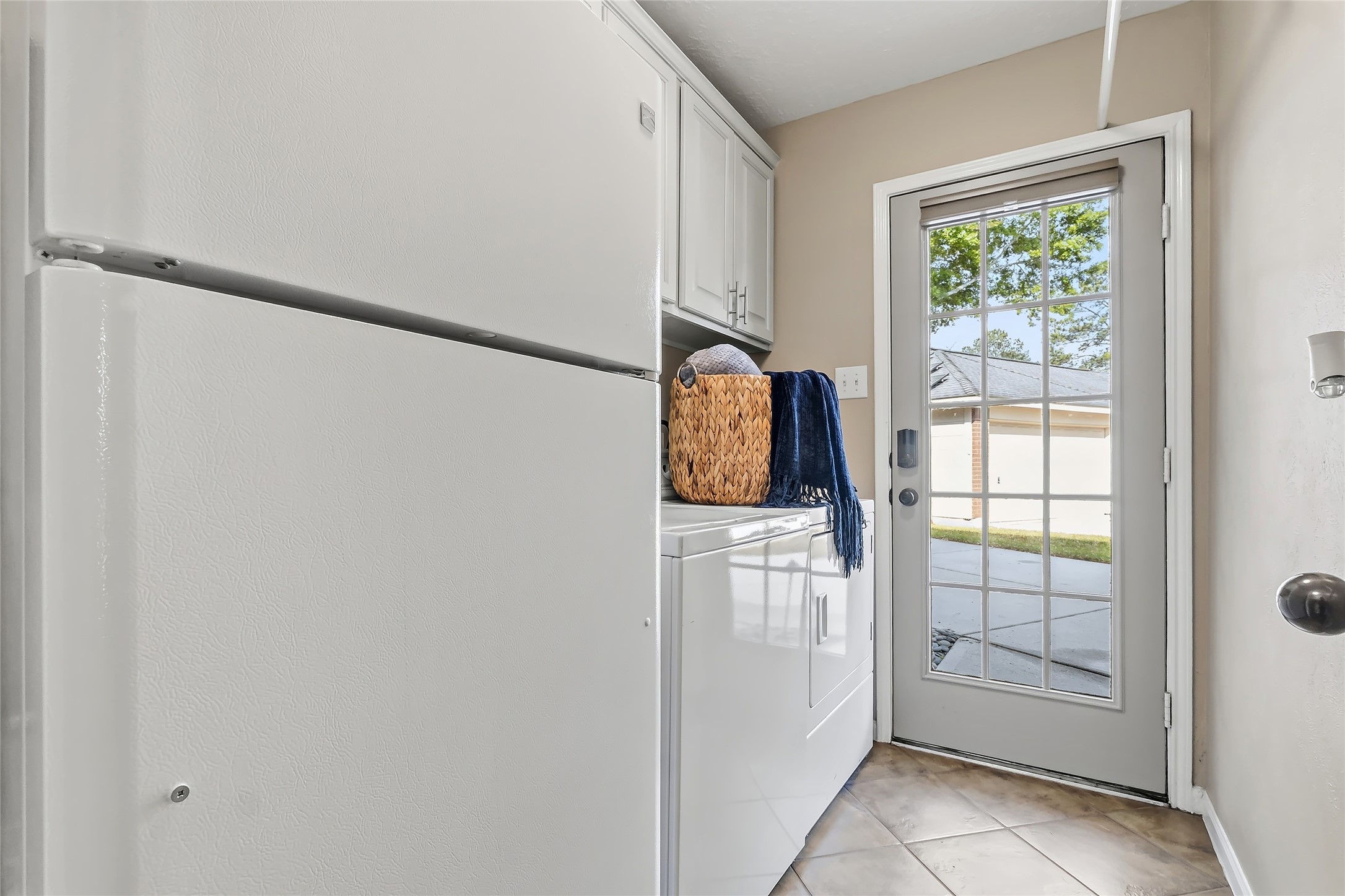 3335 Woods Edge Drive Spring, TX 77388 - Photo 41 of 47 Laundry Room and Side Door off of Driveway
