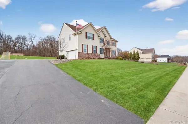 $859,000 | 75 Luthien Forrest Road, Rock Tavern, NY 12575