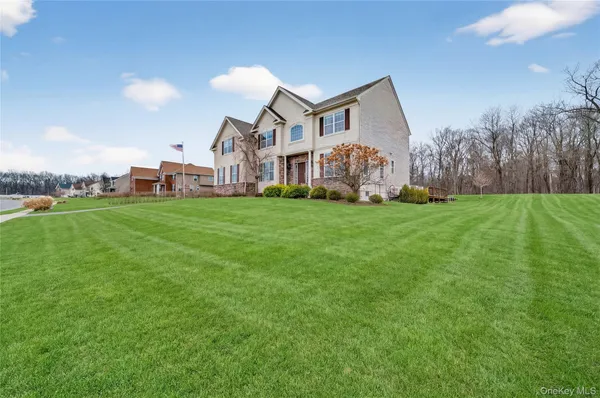 $859,000 | 75 Luthien Forrest Road, Rock Tavern, NY 12575