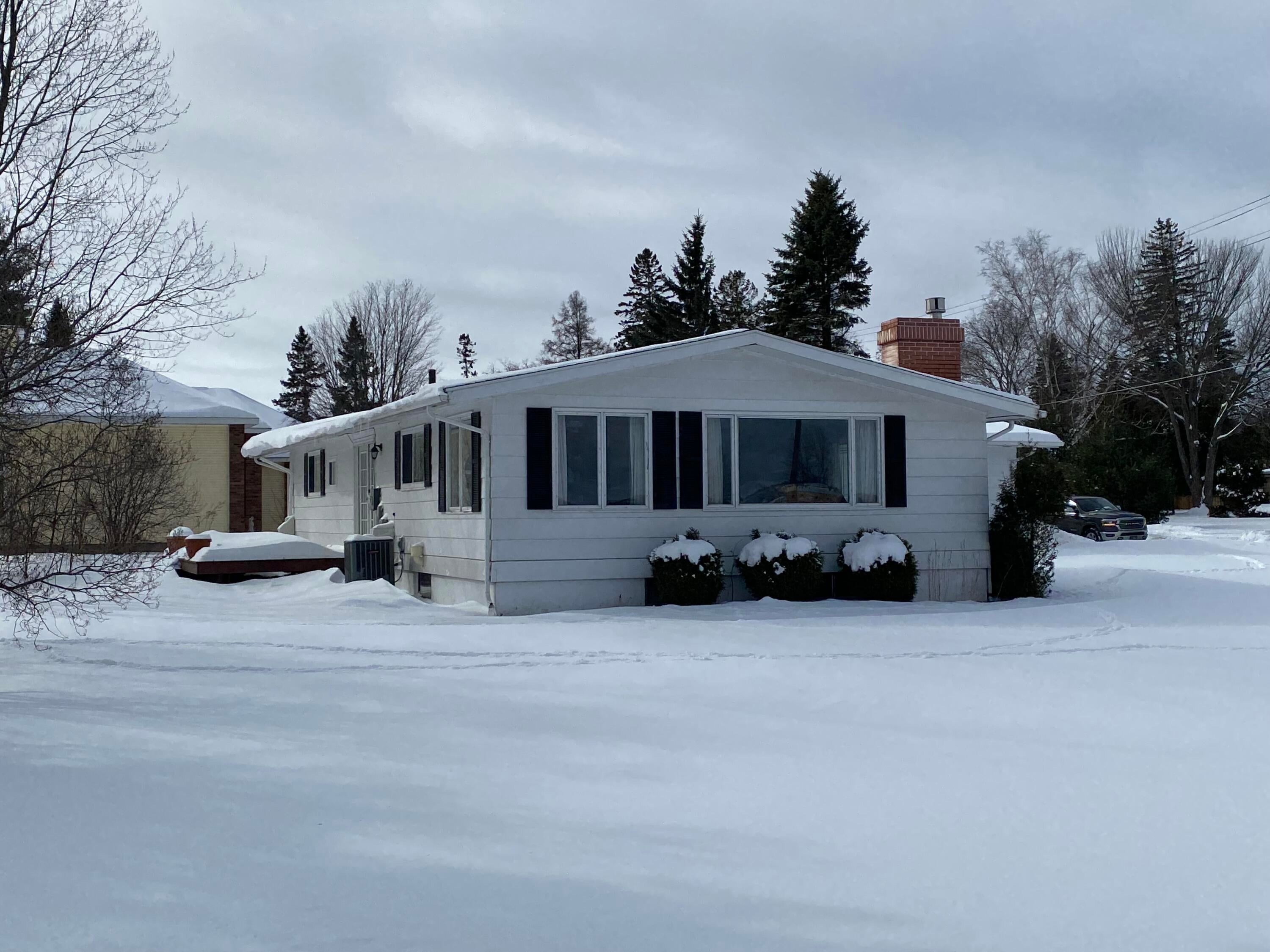201 Mission Road Sault Ste. Marie, MI 49783 - Photo 2 of 33 Gallery Image 2