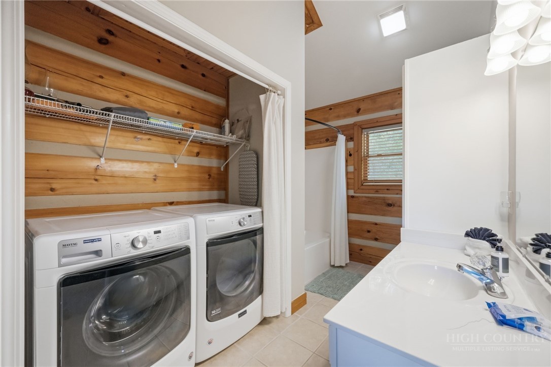 850 River Ridge Road Boone, NC 28607 - Photo 18 of 26 a utility room with dryer and washer