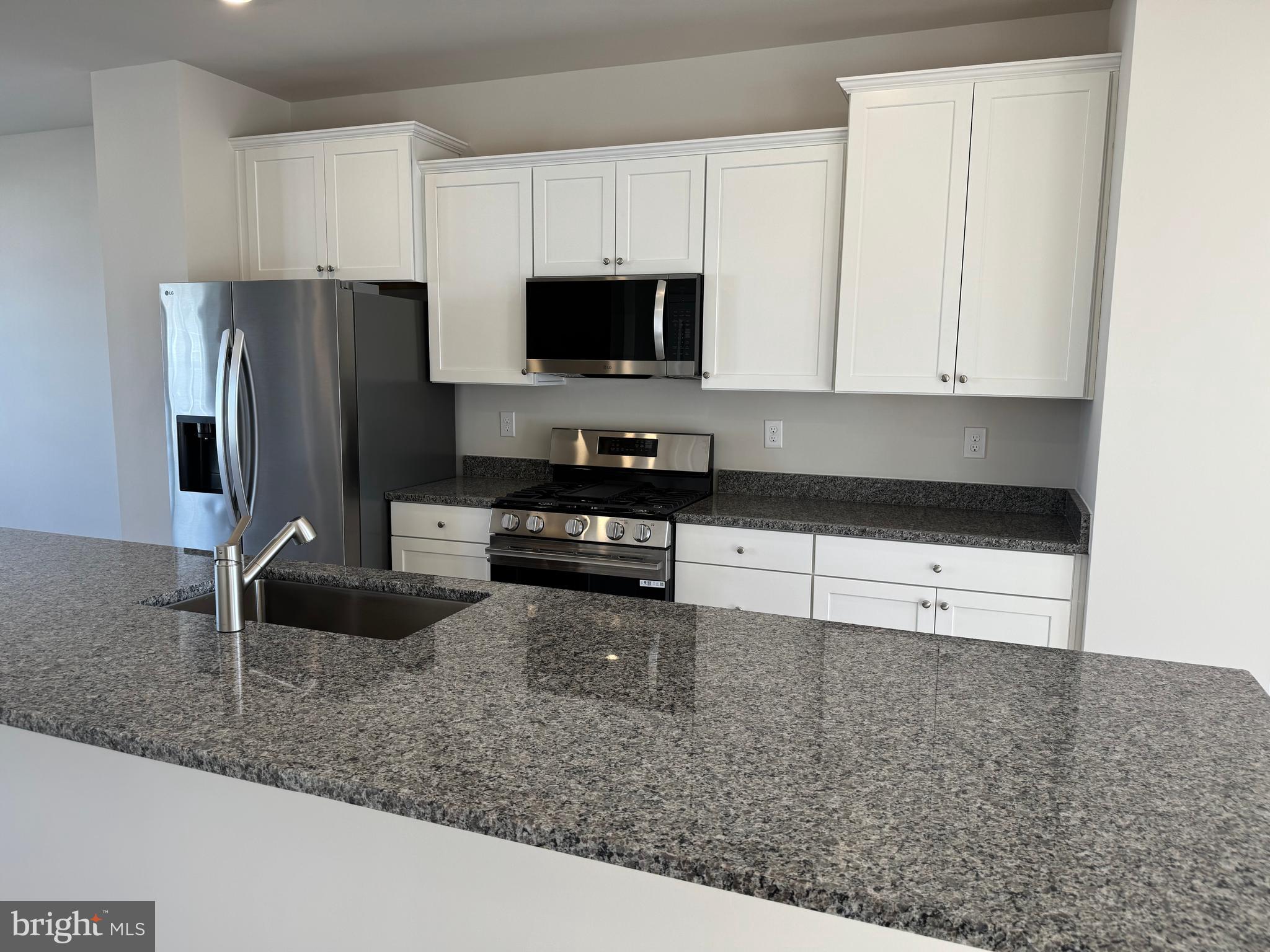 1826 Oxbow Road Baltimore, MD 21244 - Photo 5 of 34