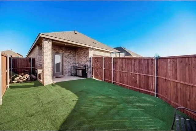 a black and white photo of a picture