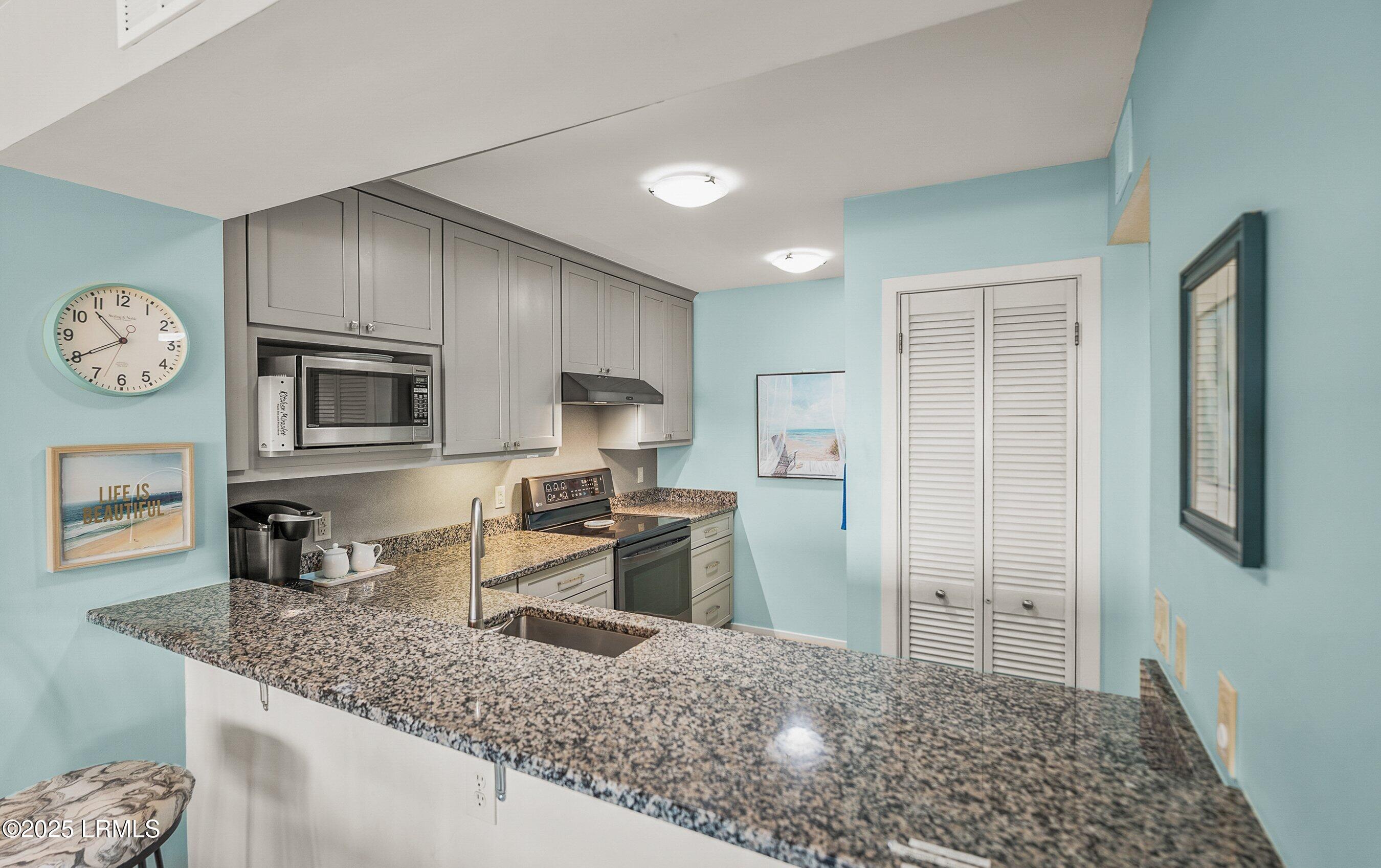 6 Harbor Drive, Unit M116 Harbor Island, SC 29920 - Photo 14 of 60 Kitchen bar for casual dining