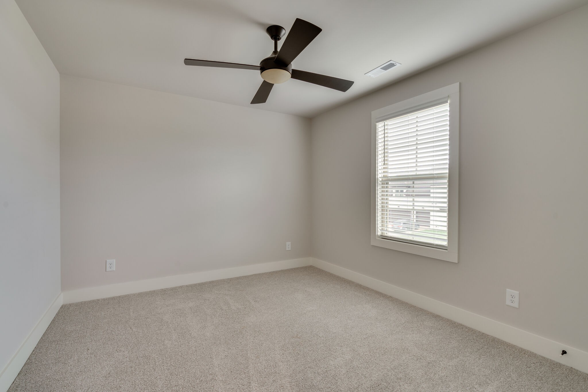987 Carnation Drive Spring Hill, TN 37174 - Photo 17 of 26 an empty room with a window