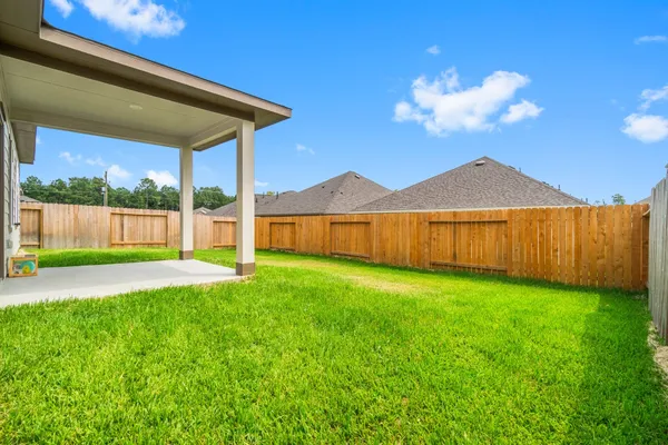 a view of a house with backyard and porch