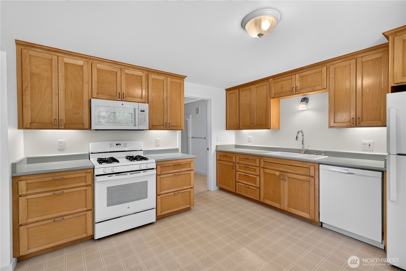 12302 7th Place Southwest Seattle, WA 98146 - Photo 19 of 36