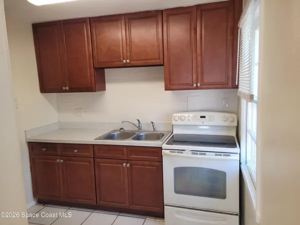$1,195 | 807 East Azalea Court, Melbourne, FL 32935