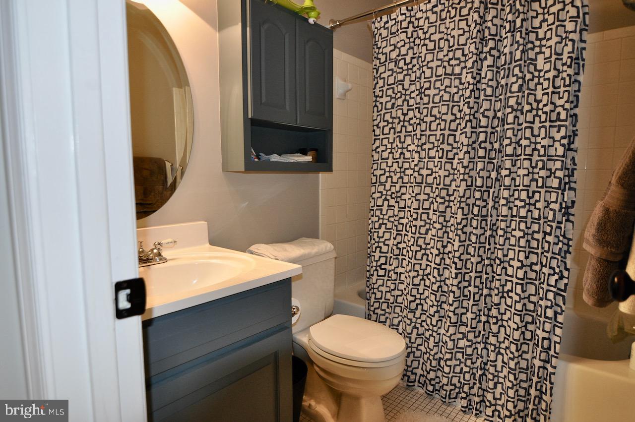 7523 Heatherton Lane Potomac, MD 20854 - Photo 13 of 23