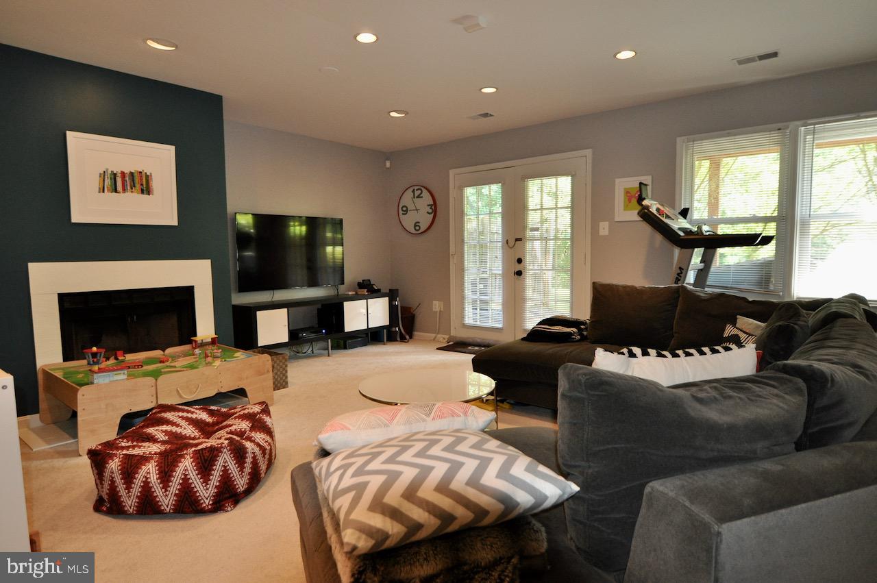 7523 Heatherton Lane Potomac, MD 20854 - Photo 15 of 23